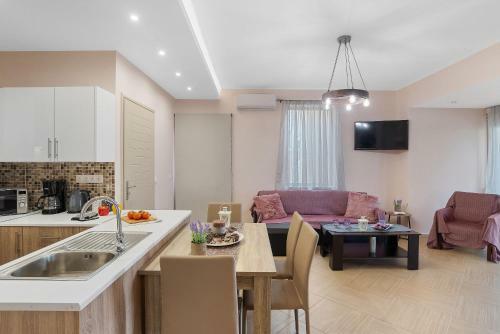 Nikos Dimitra Luxury Home