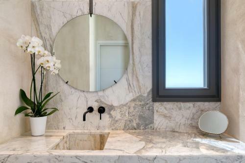 Villa Santorini Sky, Luxury Resort