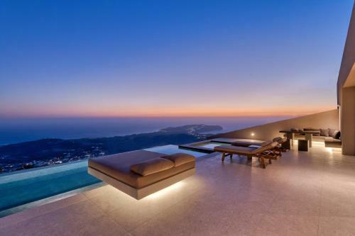 Villa Santorini Sky, Luxury Resort
