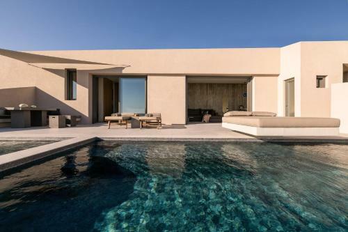 Villa Santorini Sky, Luxury Resort