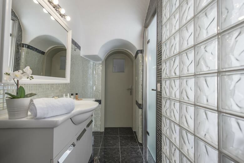 Villa Santorini 180 Degrees