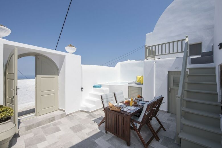 Villa Santorini 180 Degrees