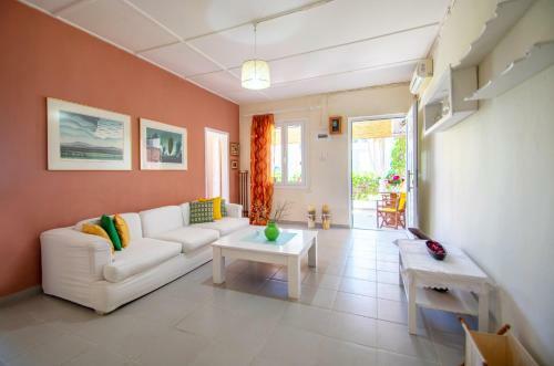 Dora's Tsilivi Beach House A