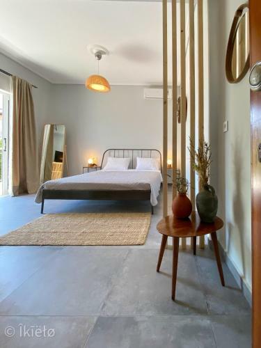 Hostal Theros Lux Apts.
