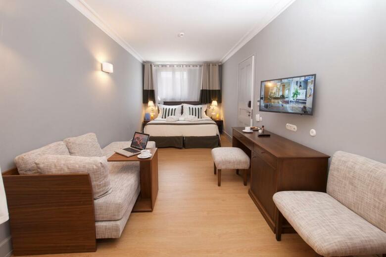 Aenos Hotel