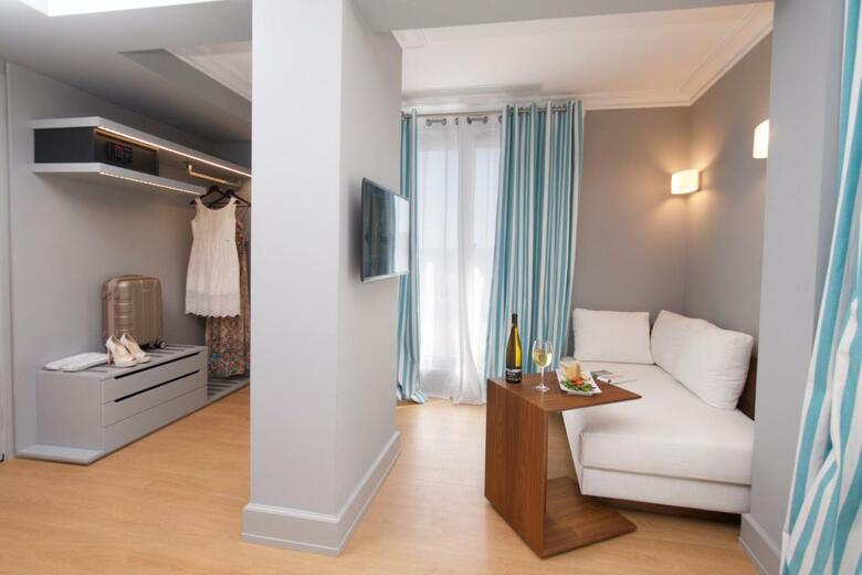 Aenos Hotel