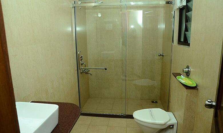 Metro Plaza Hotel