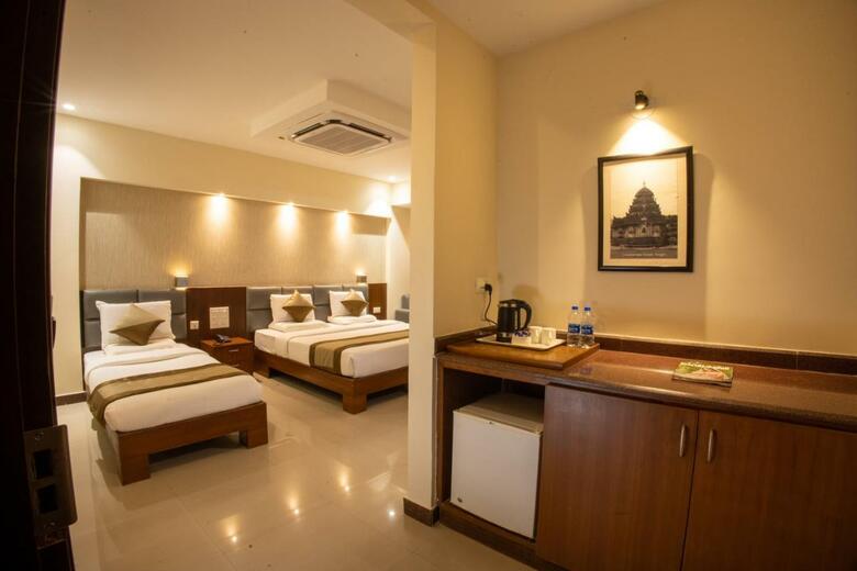 Metro Plaza Hotel