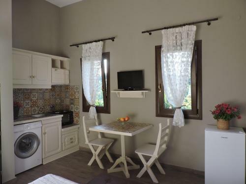 Geomelia Guest House & Studio