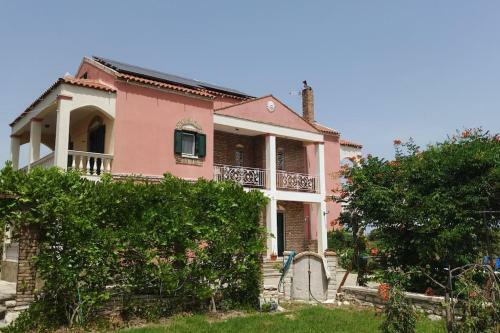 Riverside Family House