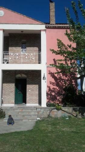 Riverside Family House