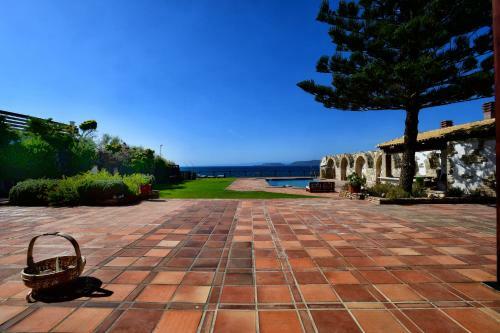 Luxurious Villa By The Sea