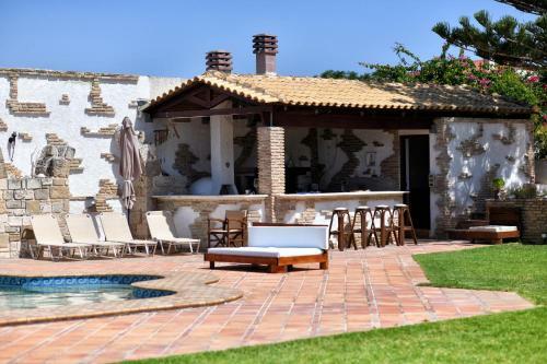 Luxurious Villa By The Sea
