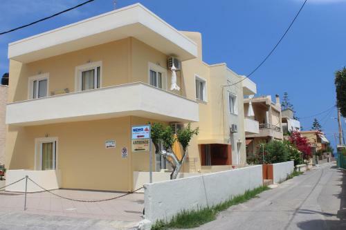 Rosmaris Apartments