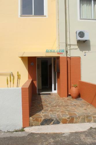 Rosmaris Apartments