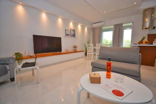 Potamos Deluxe Apartment
