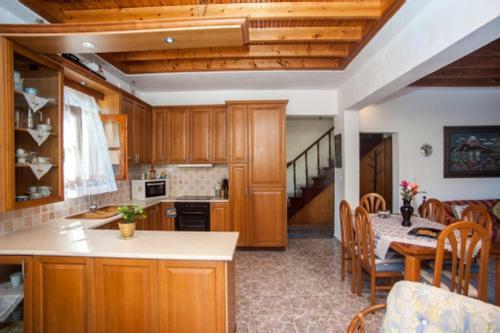 Fernanda's Traditional 2 Floor House