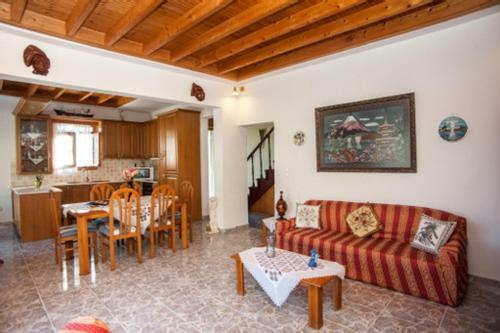 Fernanda's Traditional 2 Floor House