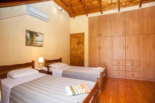 Fernanda's Traditional 2 Floor House