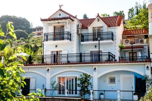 Fernanda's Traditional 2 Floor House