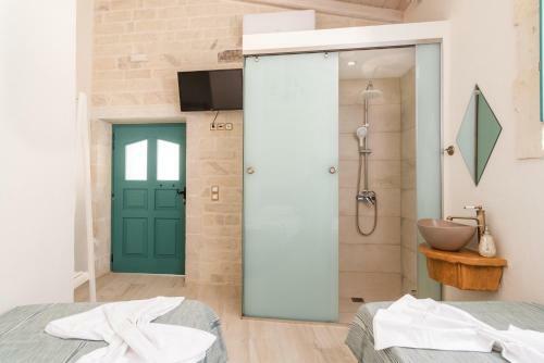 Cozy Secret Home With Jetted Tub