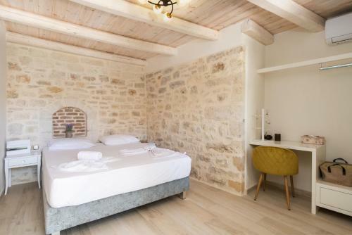 Cozy Secret Home With Jetted Tub