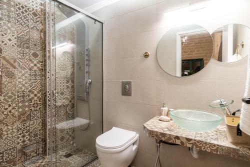 Cozy Secret Home With Jetted Tub