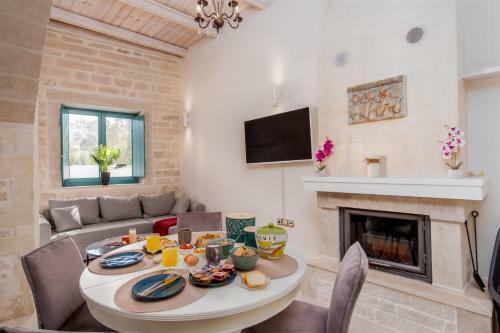 Cozy Secret Home With Jetted Tub