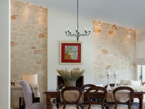 Villa Levantes Home, Design & Style Retreat!