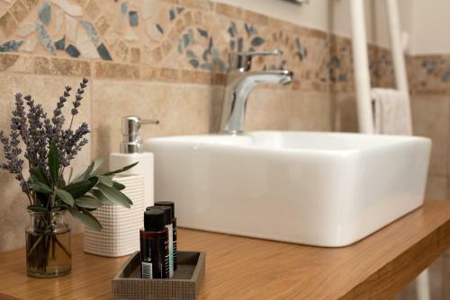 Villa Levantes Home, Design & Style Retreat!