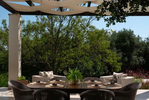 Villa Levantes Home, Design & Style Retreat!