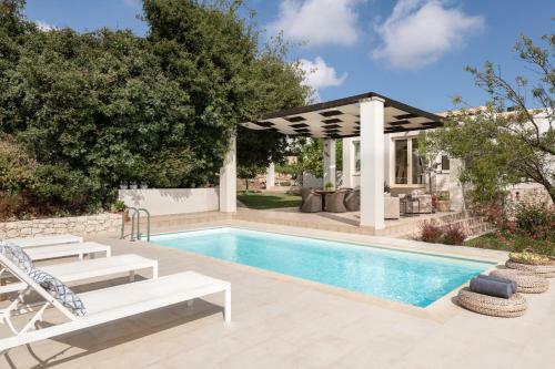 Villa Levantes Home, Design & Style Retreat!