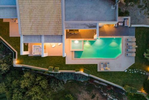 White Oak Tree Villa
