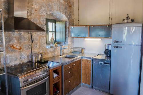 Modern 2bdr Stone Tower, Majestic View In Mani