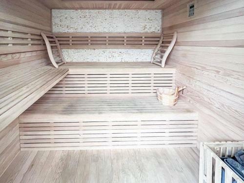 Douglas Fir Cottage-uk37537