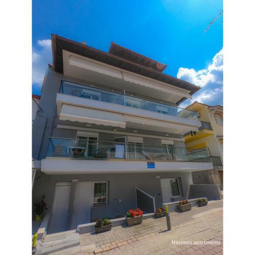 Maximus Polychrono Apartments