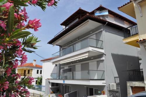 Maximus Polychrono Apartments