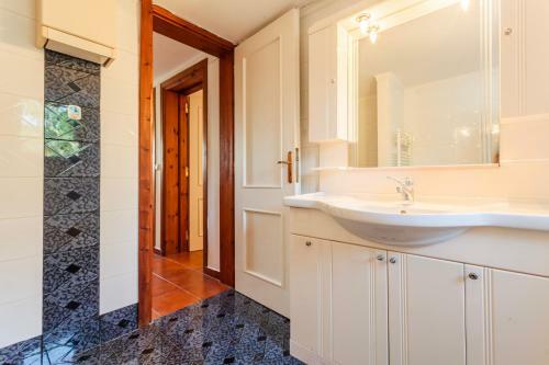 Apartamento Ancient Olympia Secluded Haven, Mangata Home