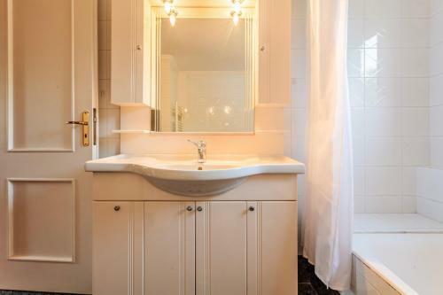 Apartamento Ancient Olympia Secluded Haven, Mangata Home