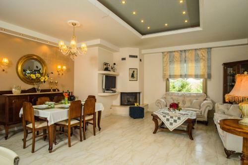 Villa Anthira