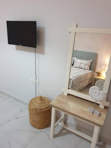 Eytyhias Yard Apartments In Poros