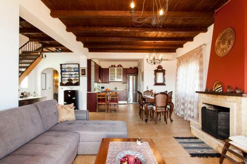 Villa Panorama Traditional House With Private Pool