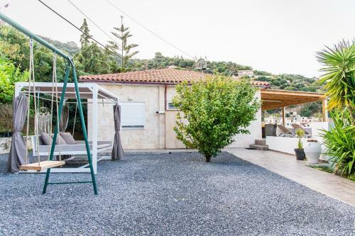 Chic & Spacious House In Rodia Heraklion