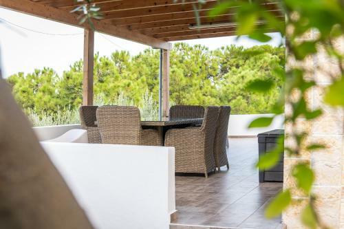 Chic & Spacious House In Rodia Heraklion