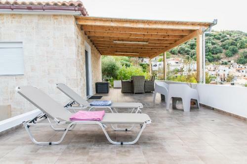 Chic & Spacious House In Rodia Heraklion