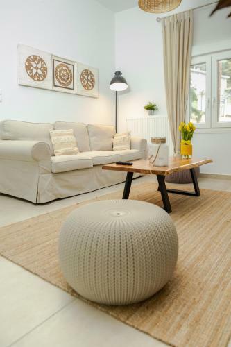Chic & Spacious House In Rodia Heraklion
