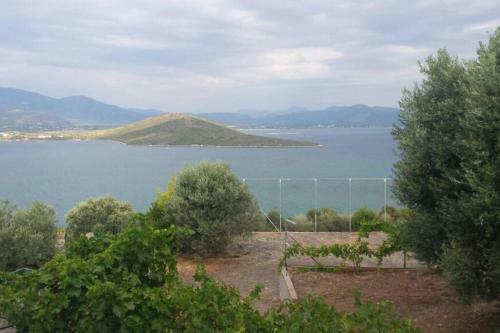 Secluded House With Great View And Private Beach
