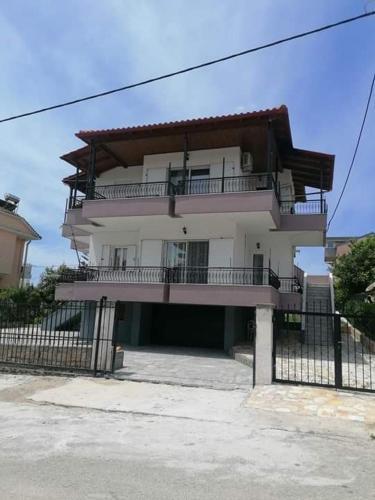Nikos Psathaki Apartment 2