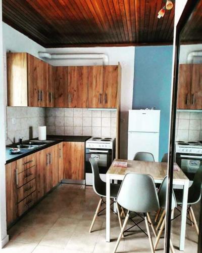 Nikos Psathaki Apartment 3