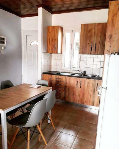 Nikos Psathaki Apartment 3